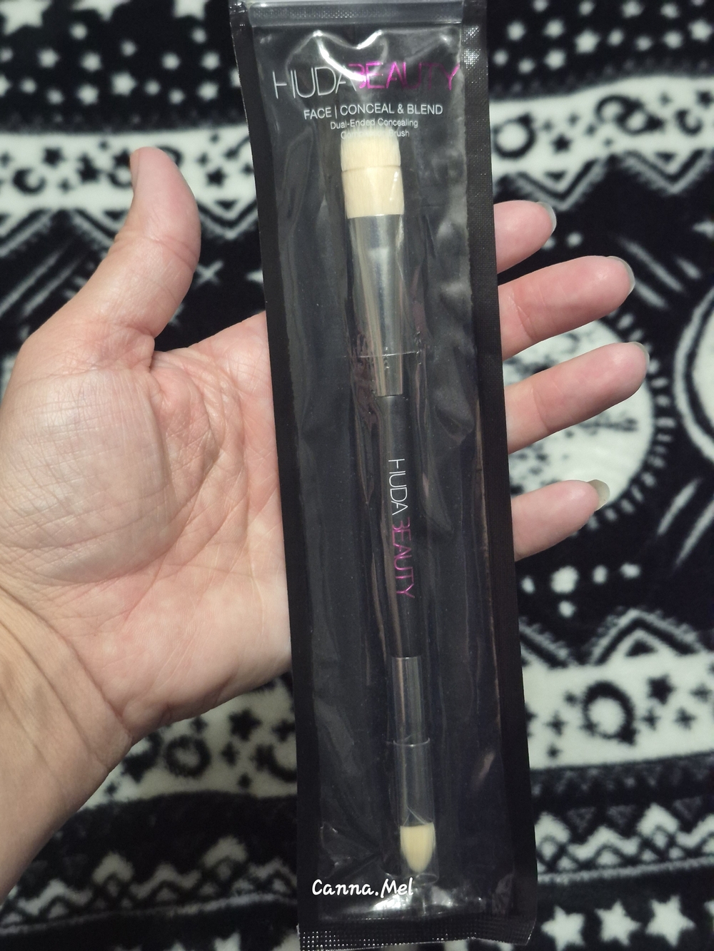 HUDA BEAUTY Face Conceal & Blend Dual-Ended Brush
